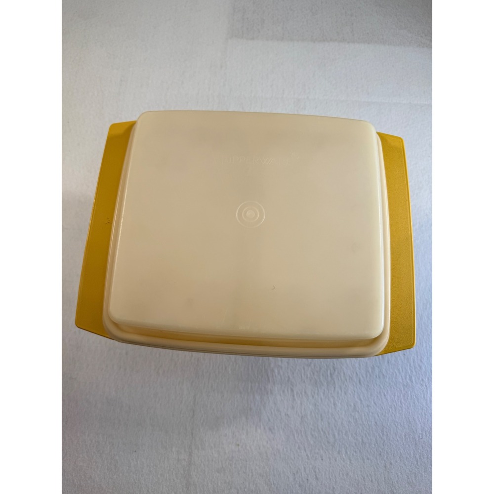 Vintage Tupperware Deviled Egg Keeper Carrier Tray Yellow 16 Egg Serving Set